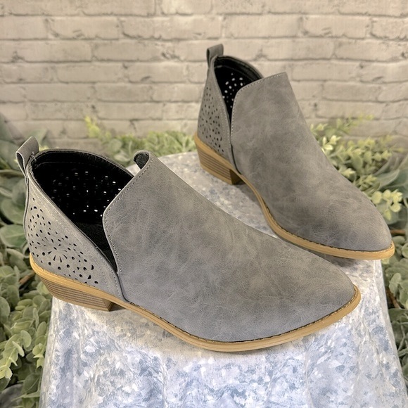 🩶Gray Chunky Low-Cut Perforated Western Styled Ankle Booties WMS 8.5M🩶NWOT - Picture 11 of 11